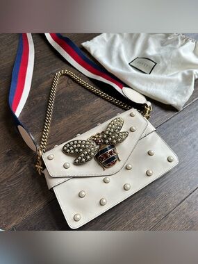 Gucci White Leather Pearl Studded Broadway Bee Shoulder Bag
